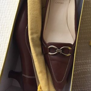 Joan & David Brown heel loafer - Size 7